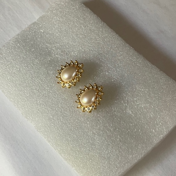 Vintage Jewelry - Vintage Pear Shaped Faux Pearl and Crystal Earrings